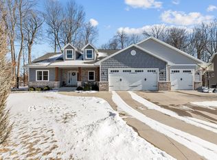 1143 Ava Ct, Neenah, WI 54956
