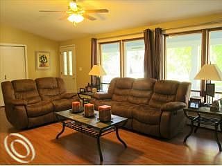 3rd image of 475 Eaton Dr