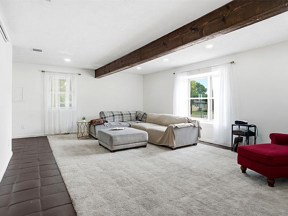 2nd image of 889 Jerry Ln