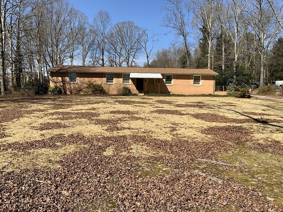 1st image of 220 Greenbriar Dr