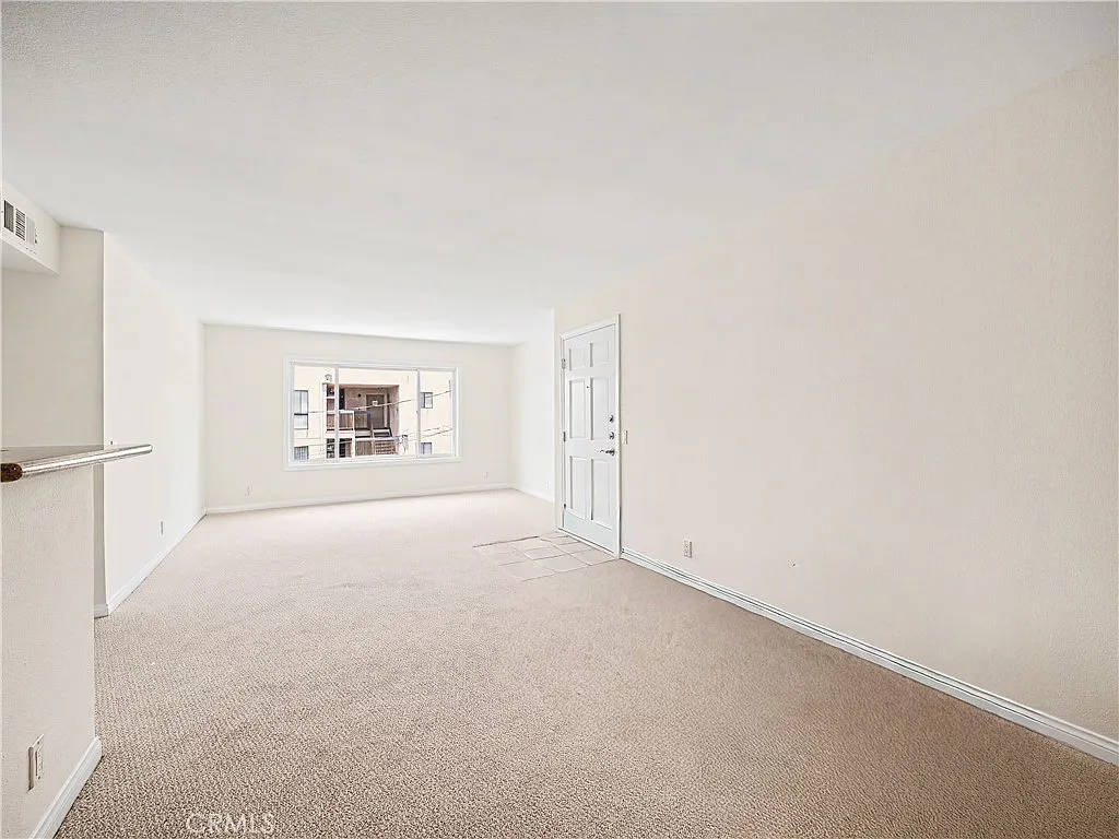 2 bed, 840 sqft, $2,400 — Photo 4
