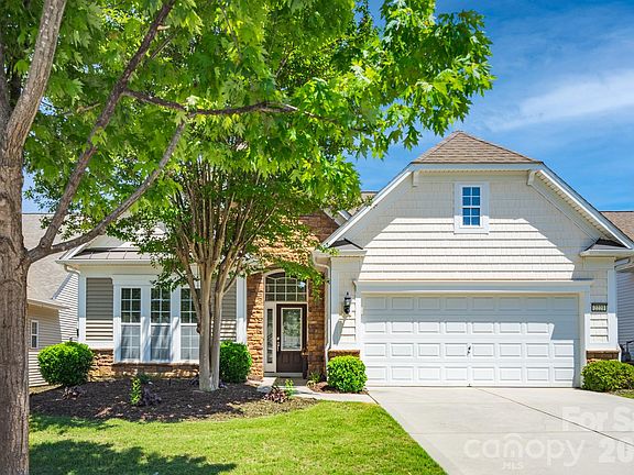3rd image of 2221 Hartwell Ln