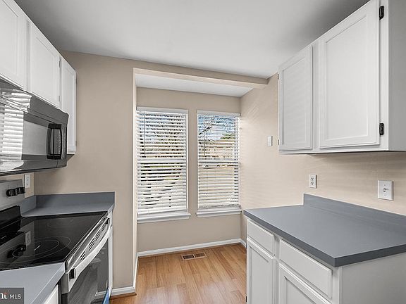 3rd image of 144 Forests Edge Pl