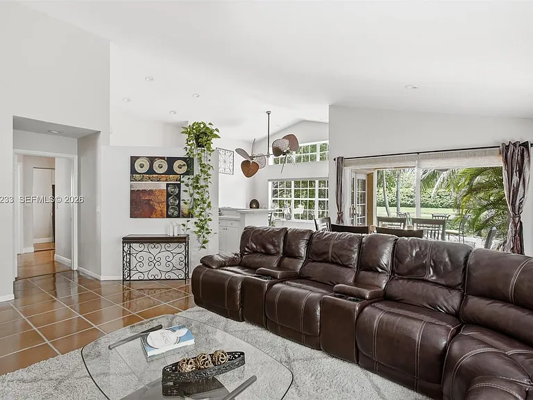 411 Bermuda Springs Dr — Photo 11