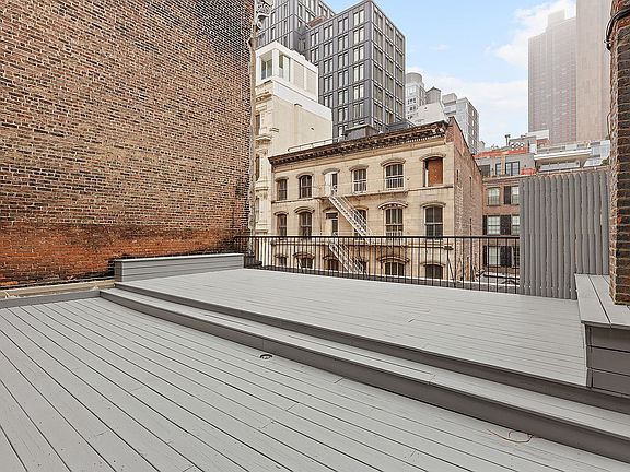 4th image of 74 Franklin St APT 3