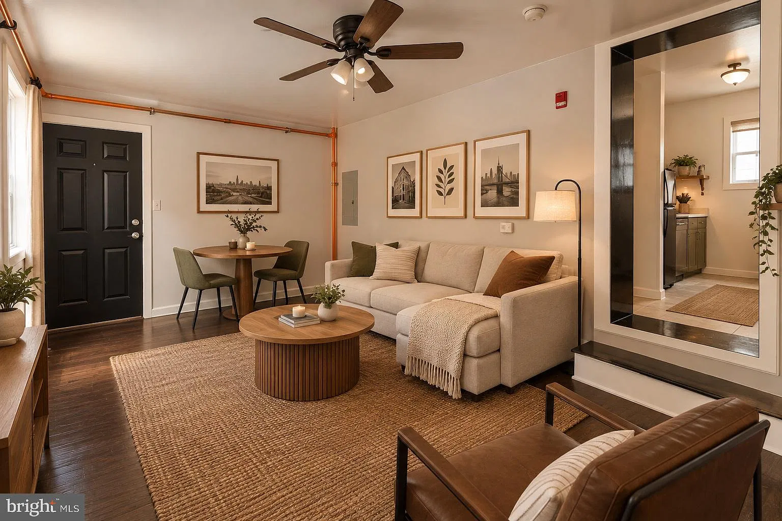 2 bed, 1.0 bath, 700 sqft, $1,400 — Photo 1