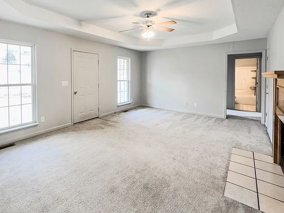 4th image of 576 Barney Ln