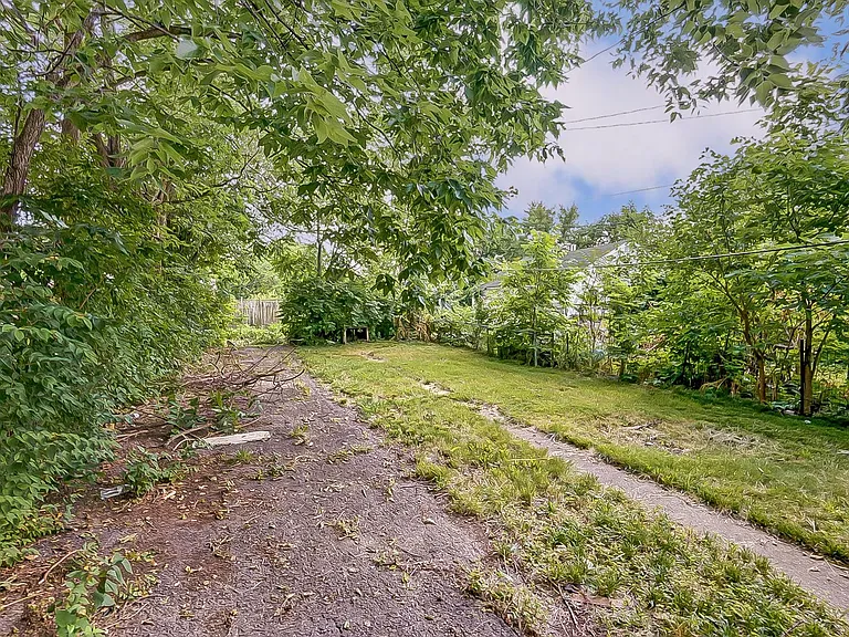 424 Bantz Ct — Photo 22