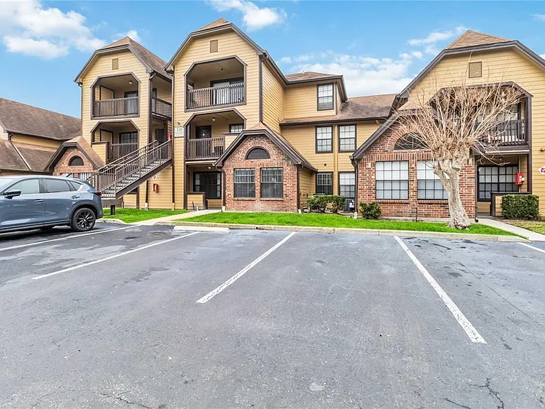 320 Black Oak Ct #107 — Photo 1