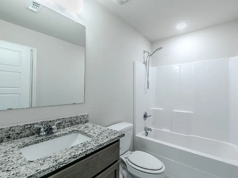 113 University Ave — Photo 17