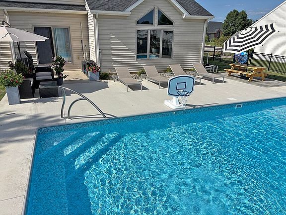 2nd image of 1029 Island Brooks Ln