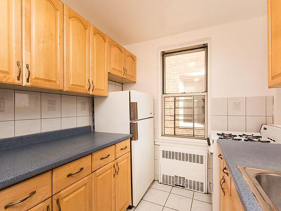 4th image of 3206 Fairfield Ave APT 2J