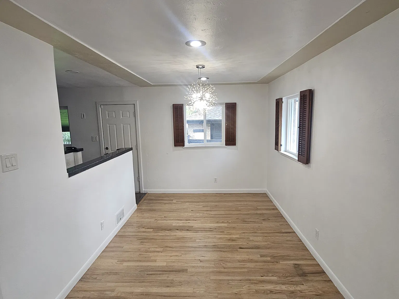 6 bed, 2300 sqft, $3,000 — Photo 4