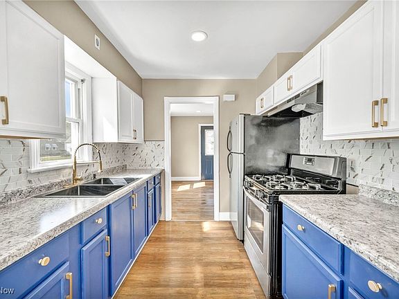 4th image of 241 Hawthorne St
