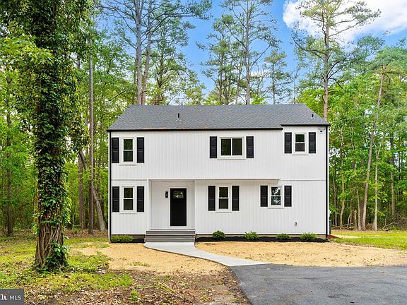 3rd image of 140 Carranza Rd
