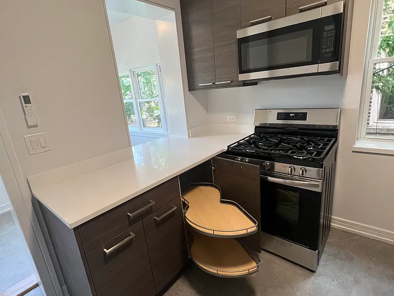 1334 W Elmdale Ave #3R — Photo 13