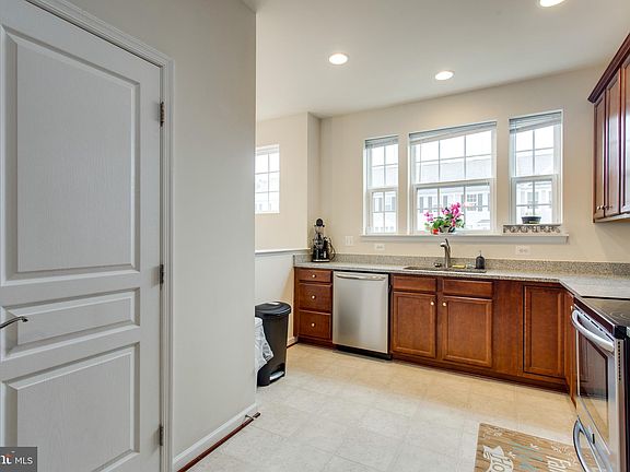 5th image of 8280 Heritage Crossing Ct #67