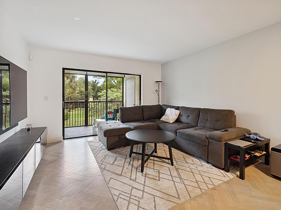 5th image of 1272 S Military Trl APT 323