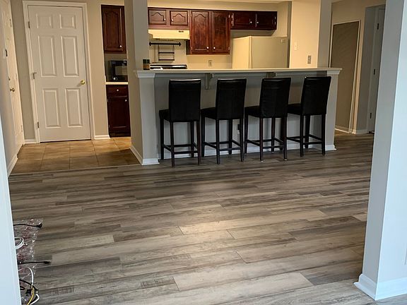2nd image of 2 Inverness Cir