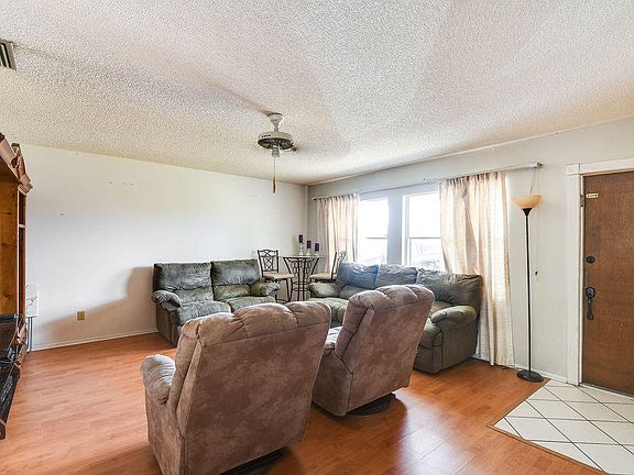 3rd image of 429 SE Calmoso Dr