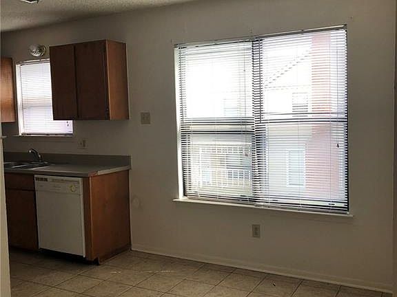 5th image of 3414 Victoria Cir APT B