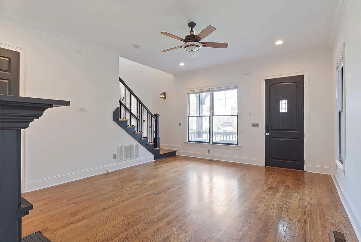 1100 W Grove Ave — Photo 3