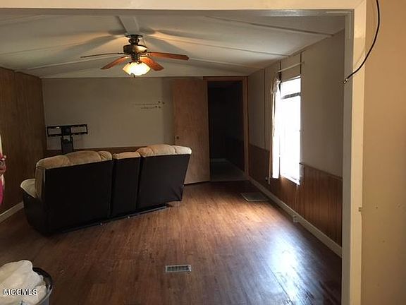 4th image of 18190 Robin Oaks Dr