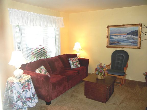 3rd image of 537 New Market Dr