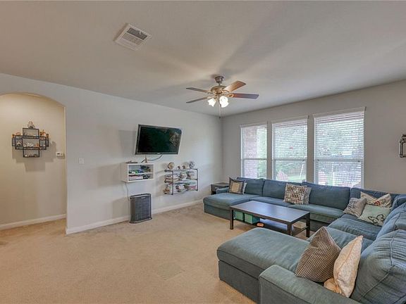4th image of 2432 Maxwell Dr