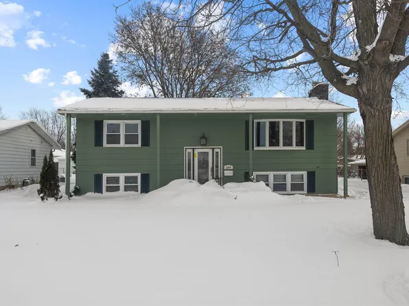 3309 Santa Maria Dr, Waterloo, IA 50702