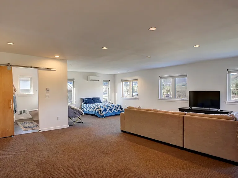 Twin Lakes Dr — Photo 2