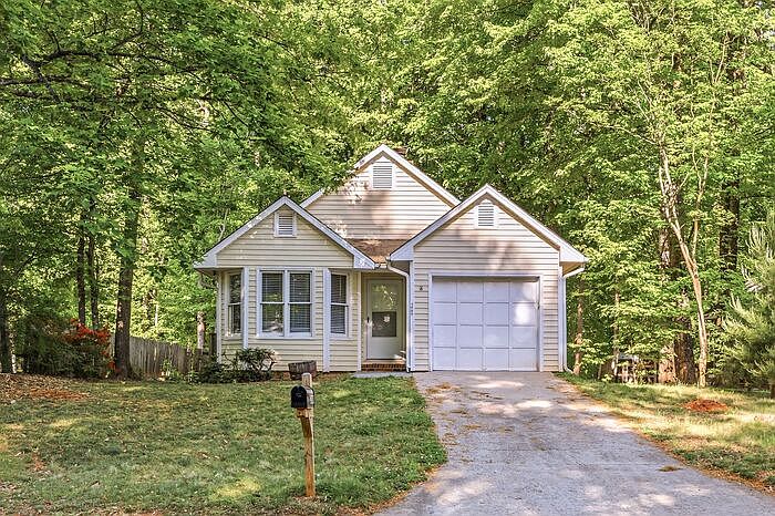 1st image of 3909 King Edward Ct
