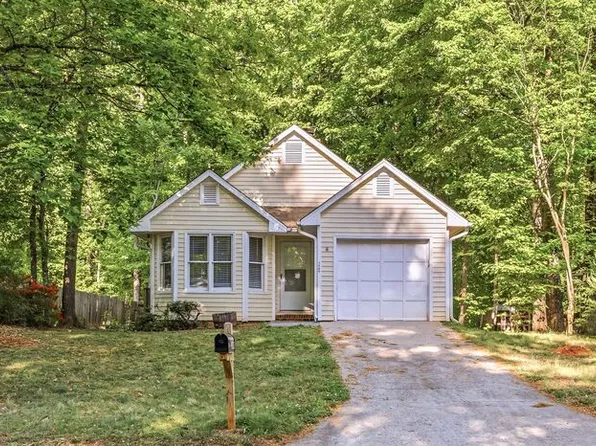 3909 King Edward Ct, Greensboro, NC 27455