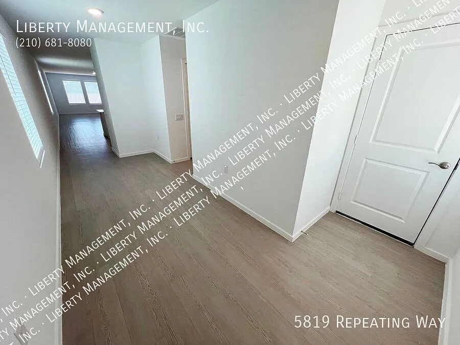 4 Bed, 2 Bath Single Story Home — Photo 2