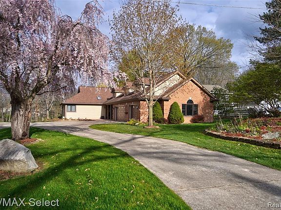 2nd image of 2951 Woodland Ct