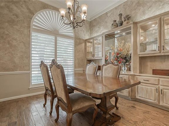 5th image of 4409 Brady Dr