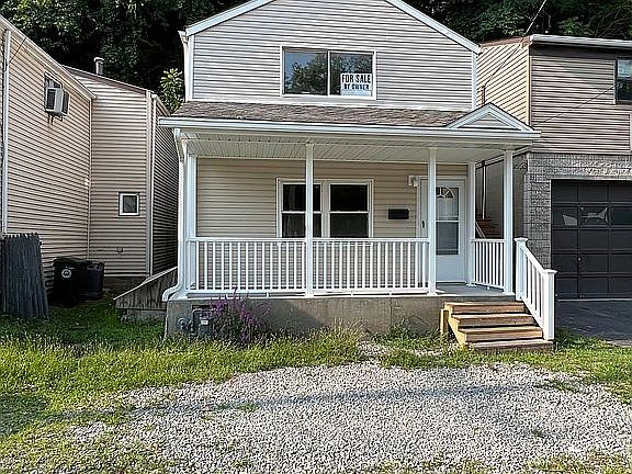 2nd image of 385 Plum St