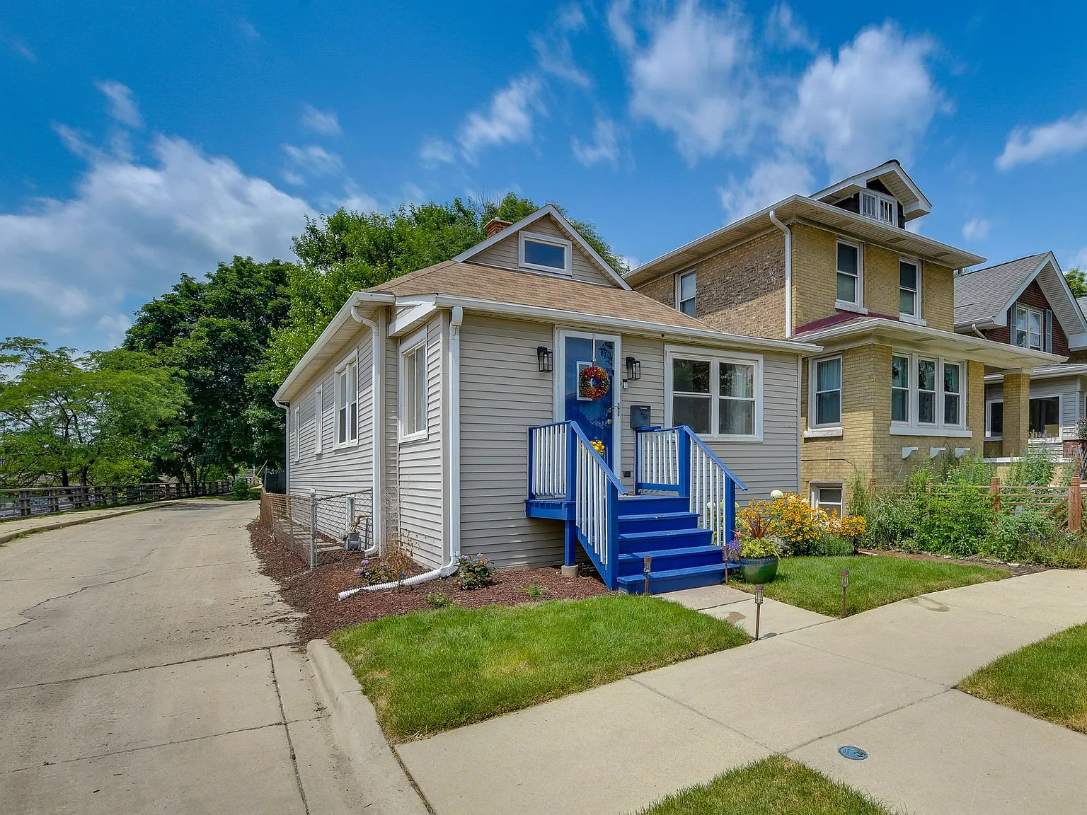927 S Taylor Ave — Photo 2