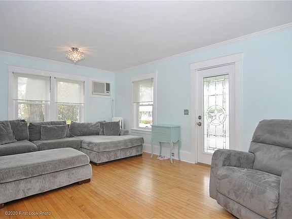 4th image of 86 Grosvenor Ave