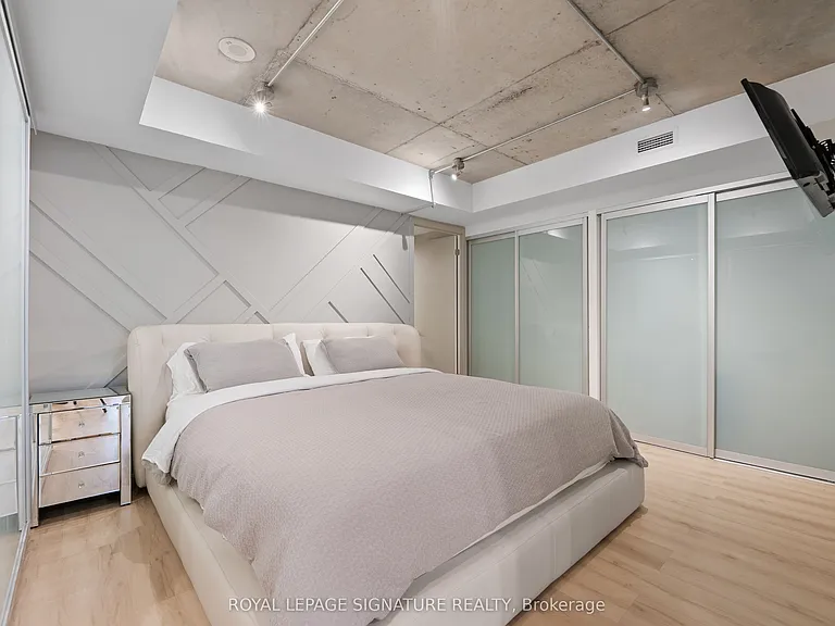 95 Bathurst St #109 — Photo 10