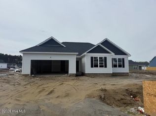 824 Hidden Bridge Dr, Jacksonville, NC 28546