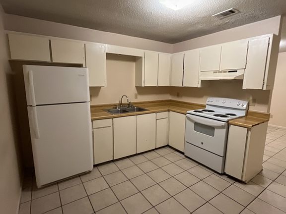 68 Twin Trees - Kitchen 2_03112025