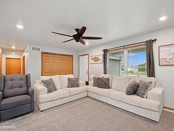 3rd image of 3814 Viola Dr