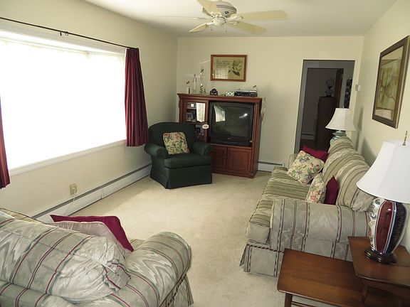 2nd image of 2476 Hammond Pl