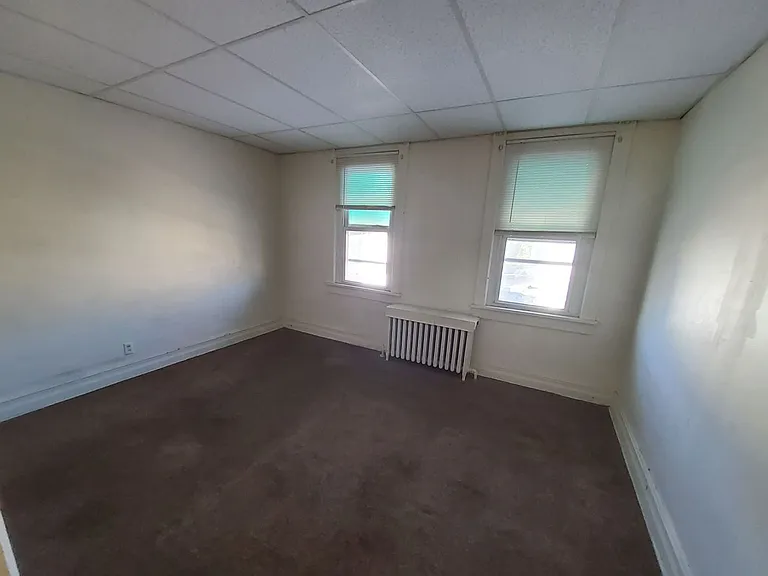 585 Arthur St — Photo 7