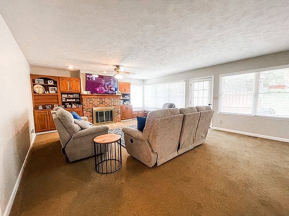 2nd image of 1524 Heather Pl
