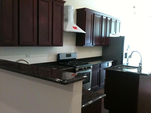 2nd image of 1023 W Newport Ave #1