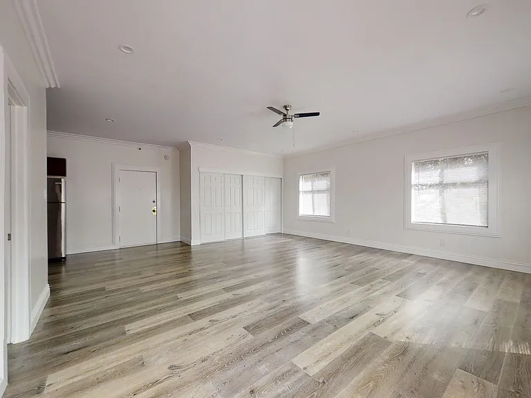Loma Drive Apartments — Photo 14