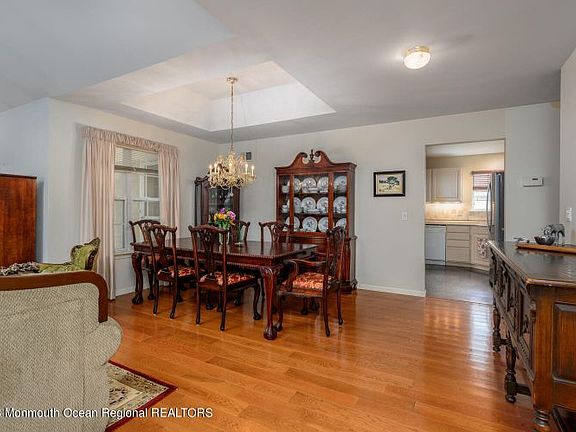 4th image of 2432 Spring Hill Dr