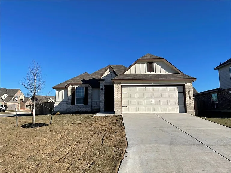 917 Hollyhock Dr — Photo 1